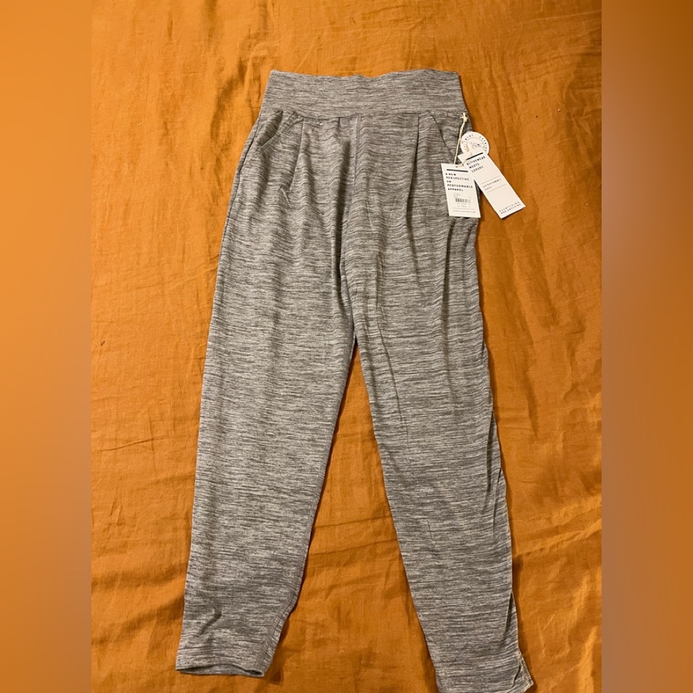 Vuori lux harem pant legging Small NWT